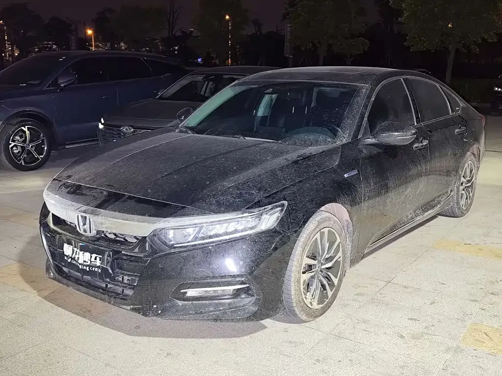 Honda Accord — фото 1