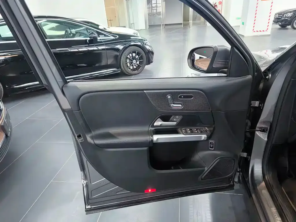 Mercedes-Benz EQB — фото 2