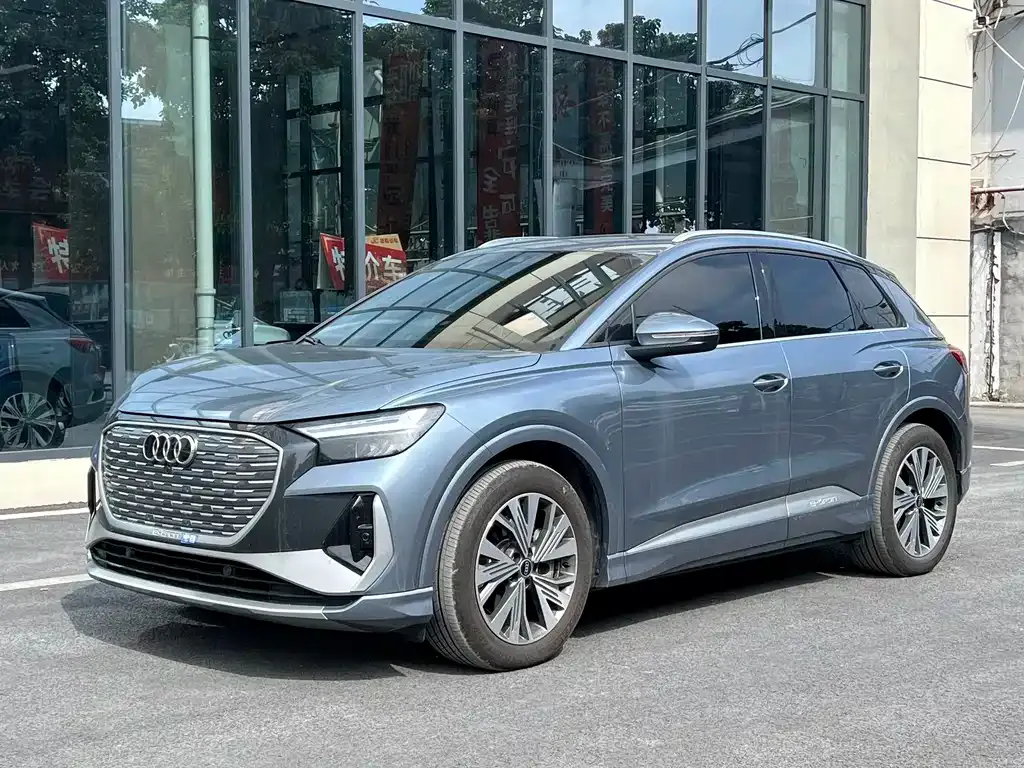 Audi Q4 e-tron — фото 1