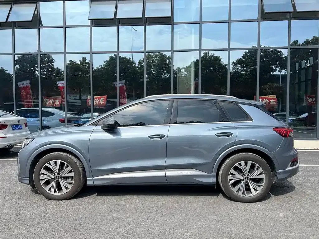 Audi Q4 e-tron — фото 10