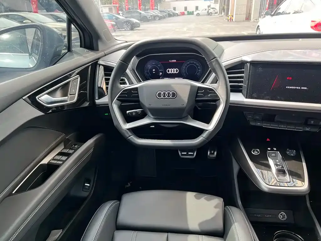 Audi Q4 e-tron — фото 3