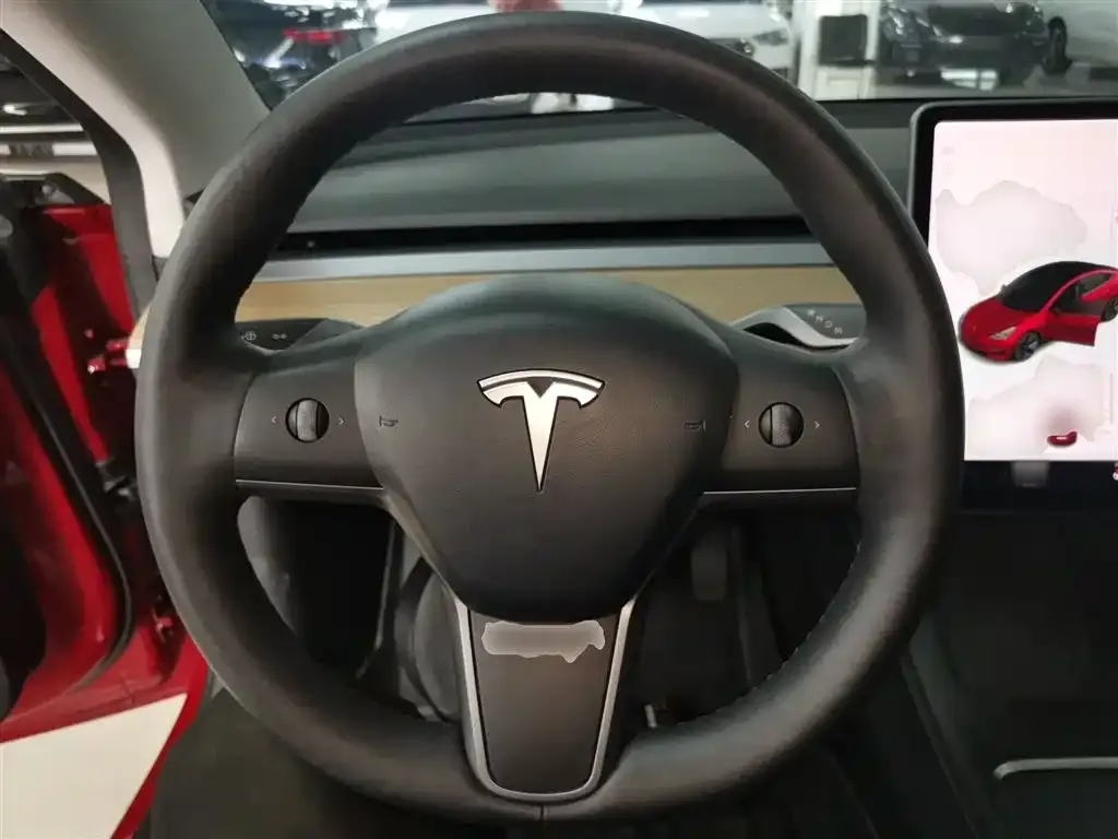 Tesla Model 3 — фото 3