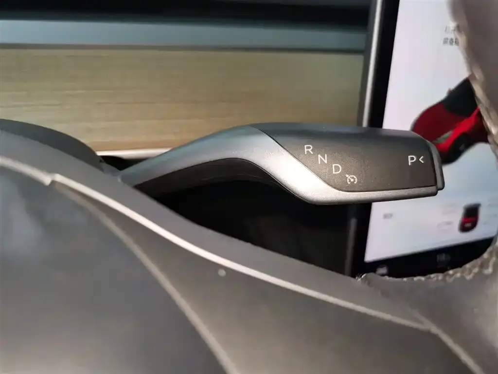 Tesla Model 3 — фото 10