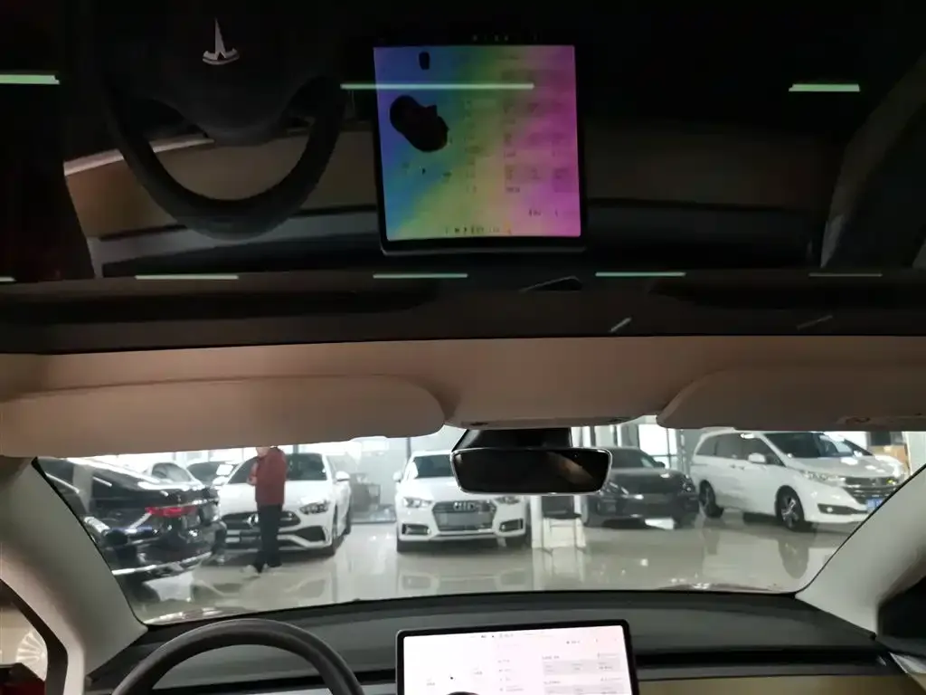 Tesla Model 3 — фото 2