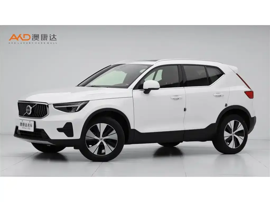 Volvo XC40 — фото 1