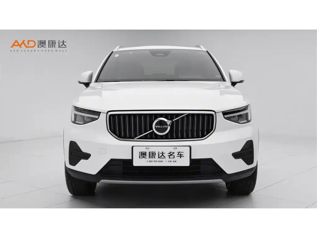 Volvo XC40 — фото 7