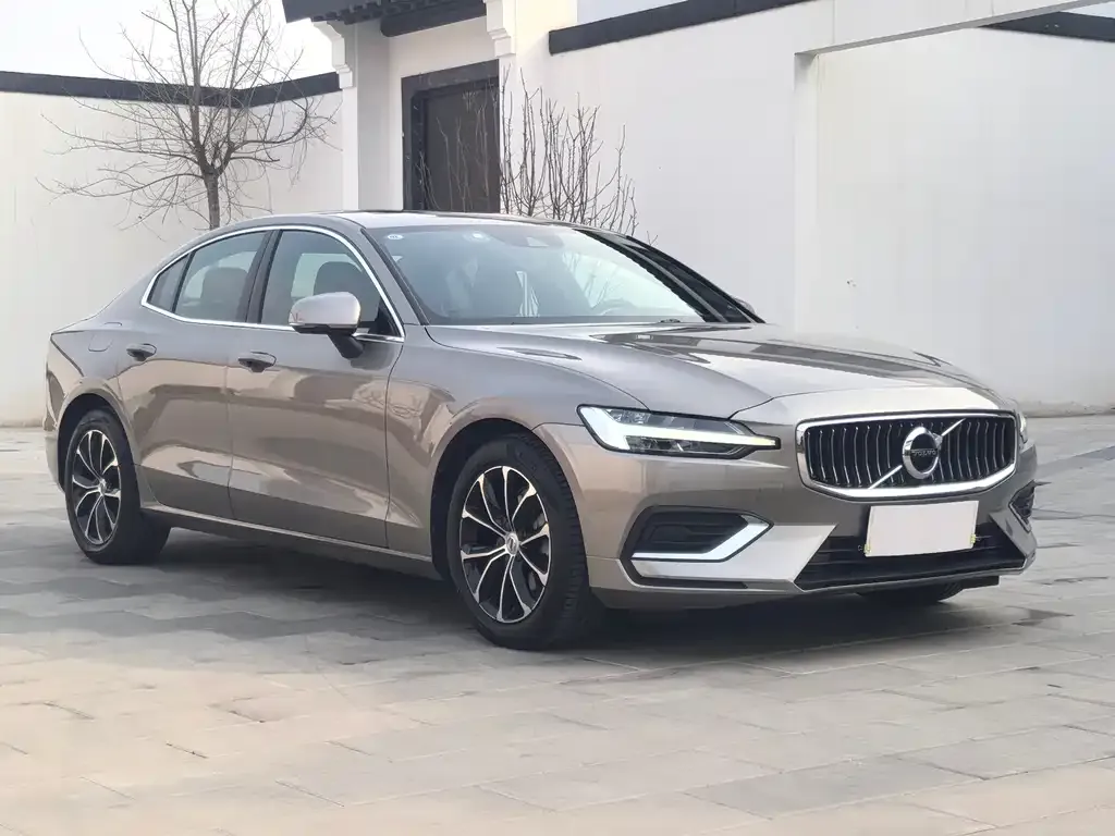 Volvo S60 — фото 8