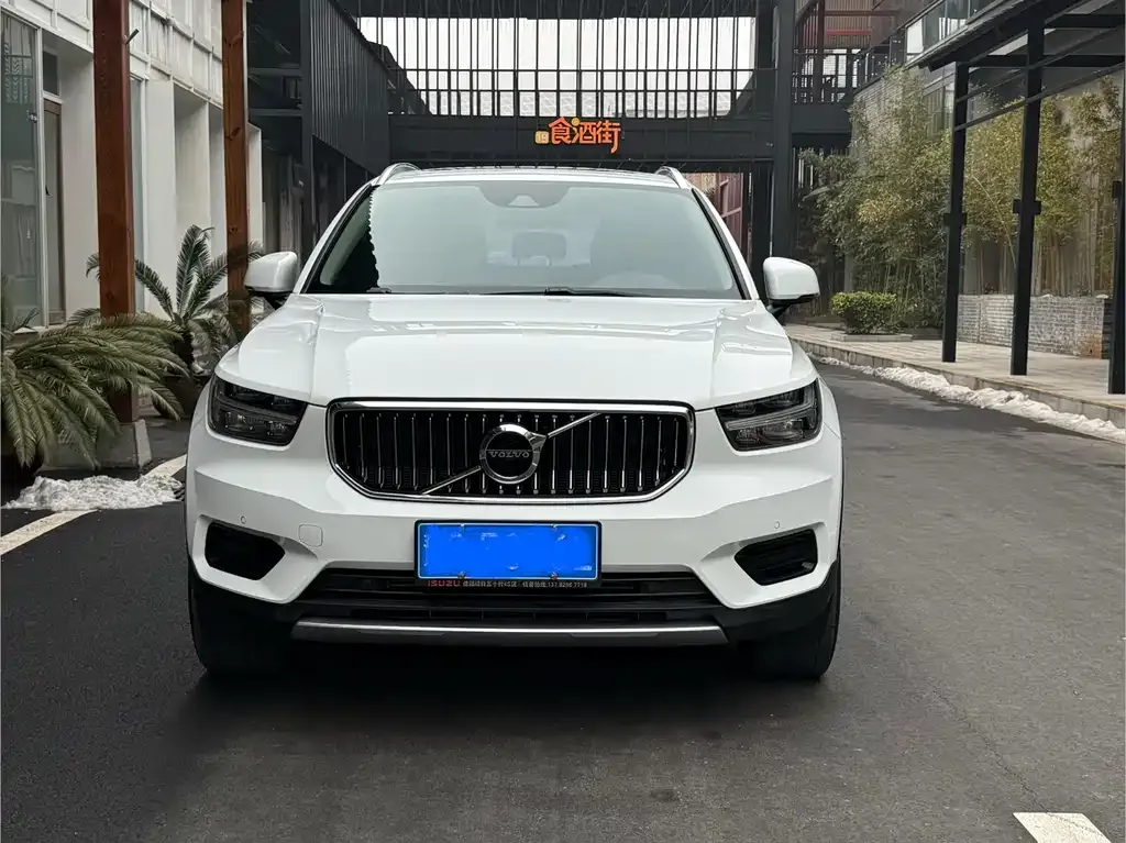 Volvo XC40 — фото 5