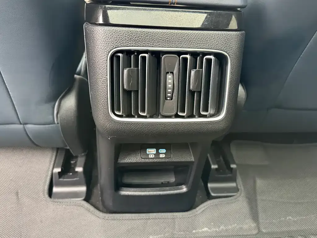 BYD PLUS New Energy — фото 2
