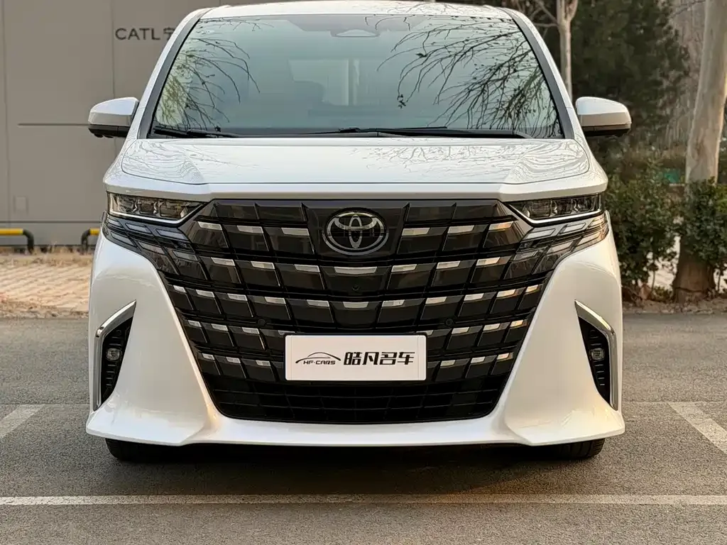 Toyota Alphard — фото 5