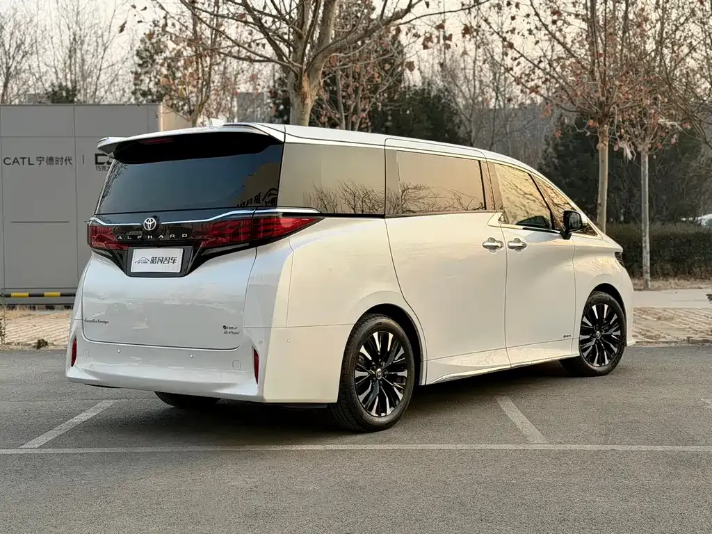 Toyota Alphard — фото 6