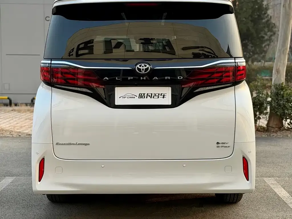 Toyota Alphard — фото 4