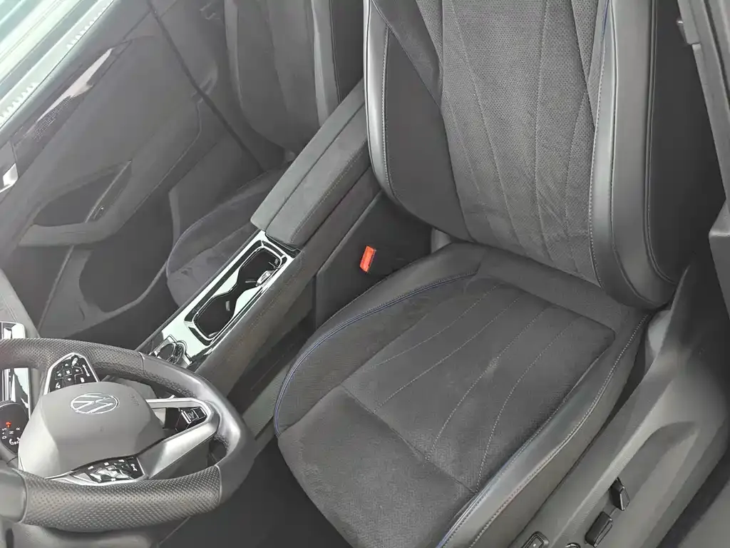 Volkswagen Tiguan L — фото 3
