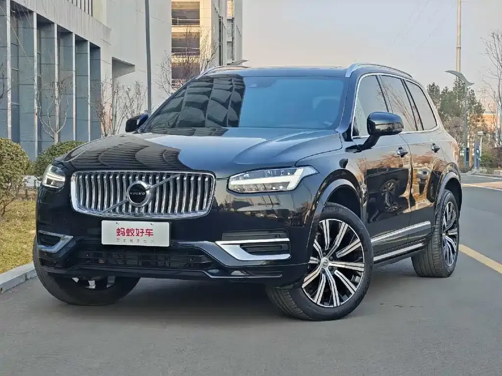 Volvo XC90 — фото 1