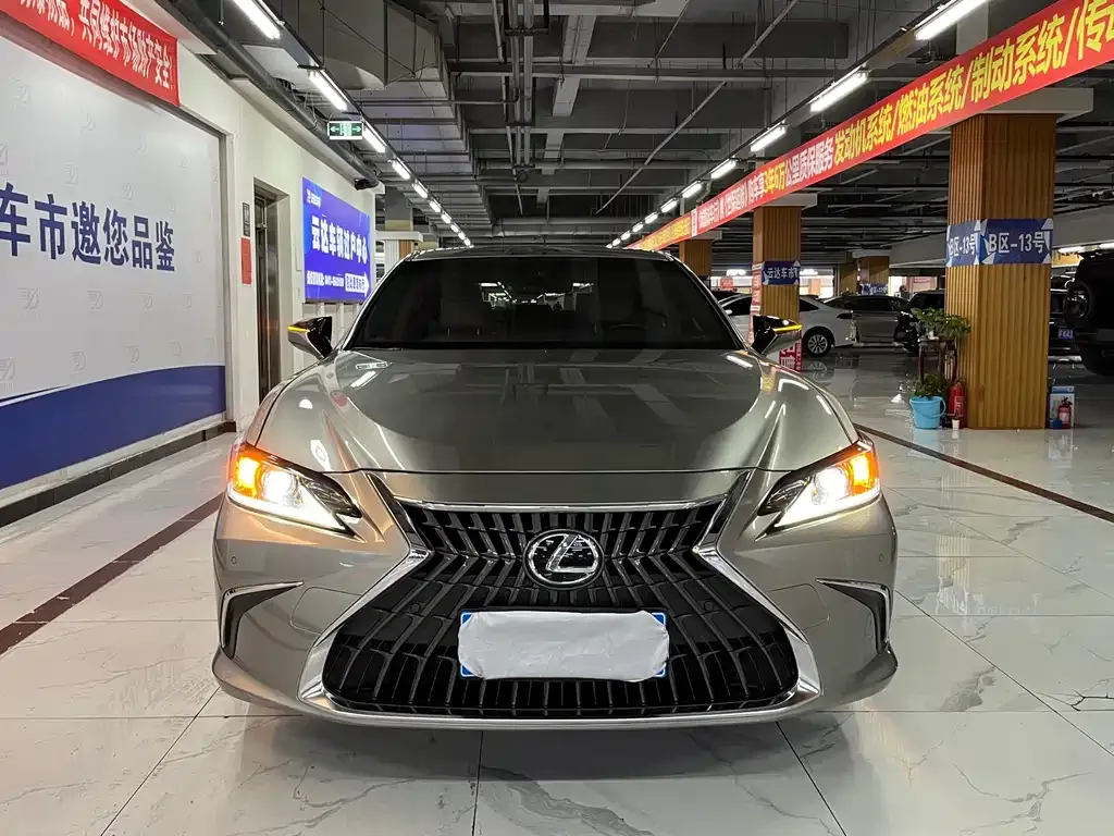 Lexus ES — фото 1