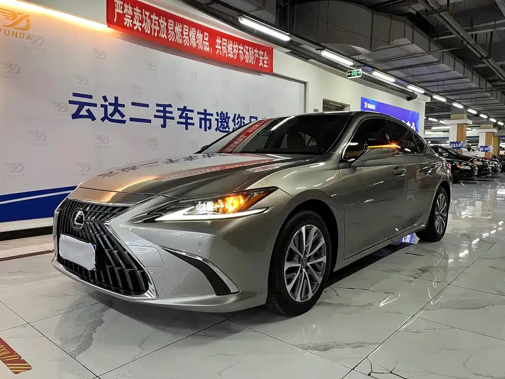 Lexus ES — фото 7