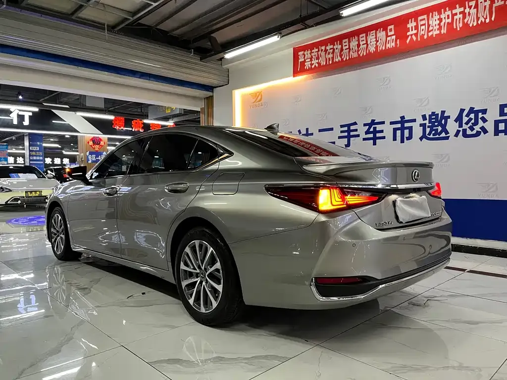 Lexus ES — фото 10