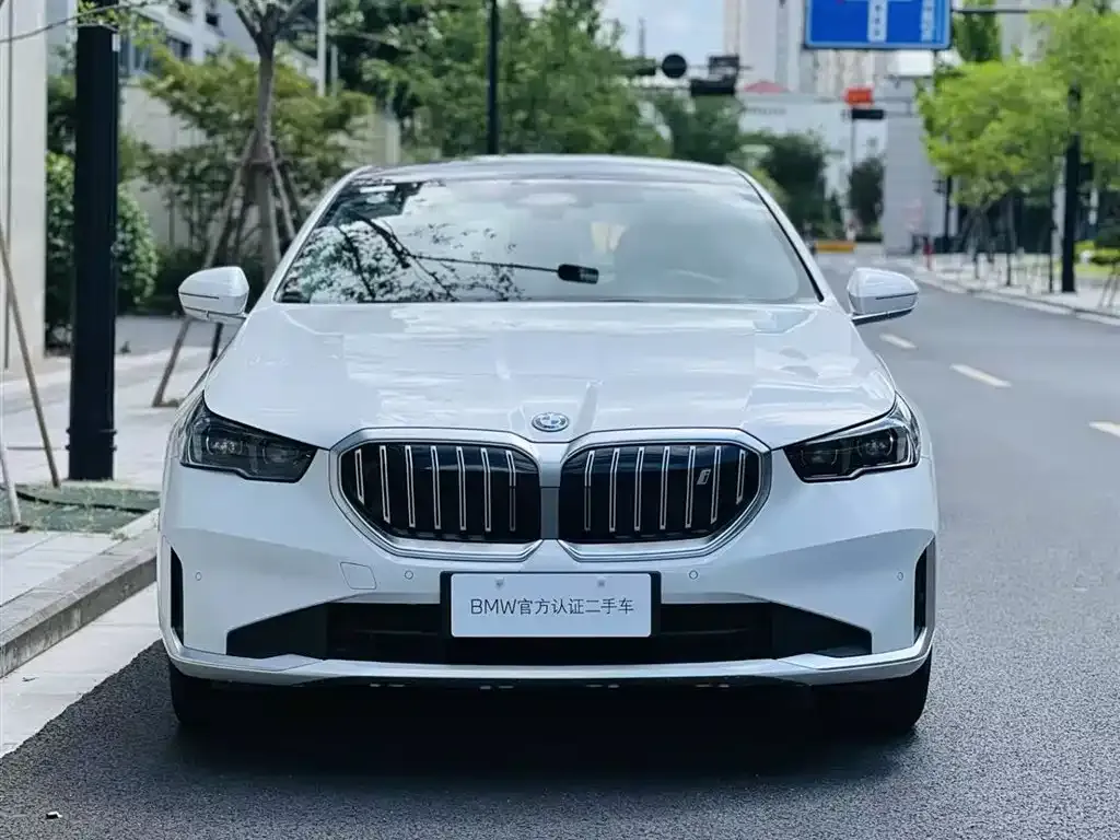 BMW i5 — фото 1