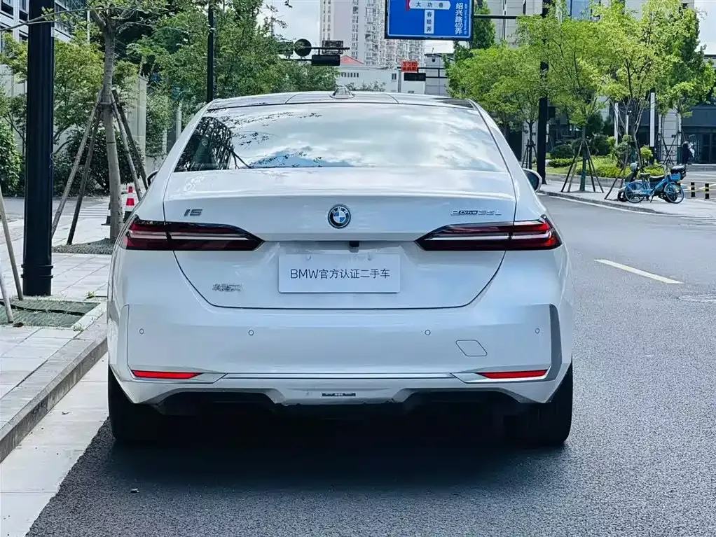 BMW i5 — фото 10