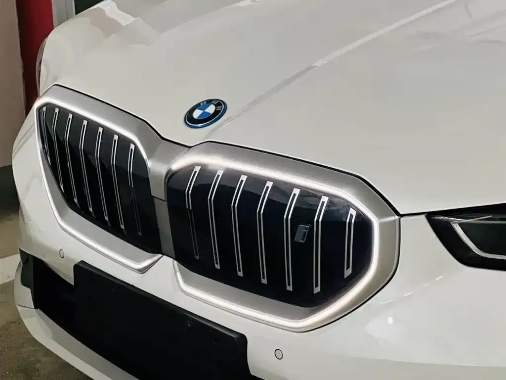 BMW i5 — фото 2