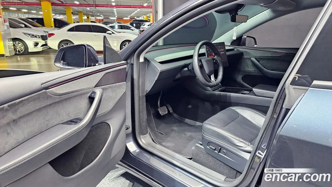 Tesla Model Y — фото 10