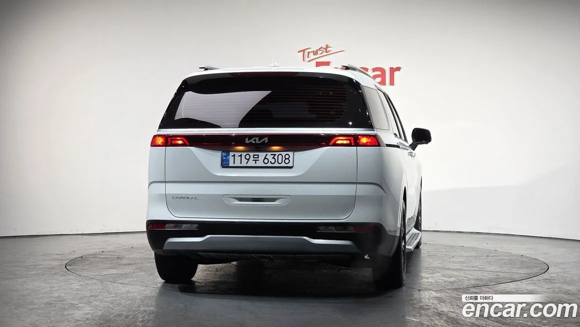 Kia Carnival — фото 4