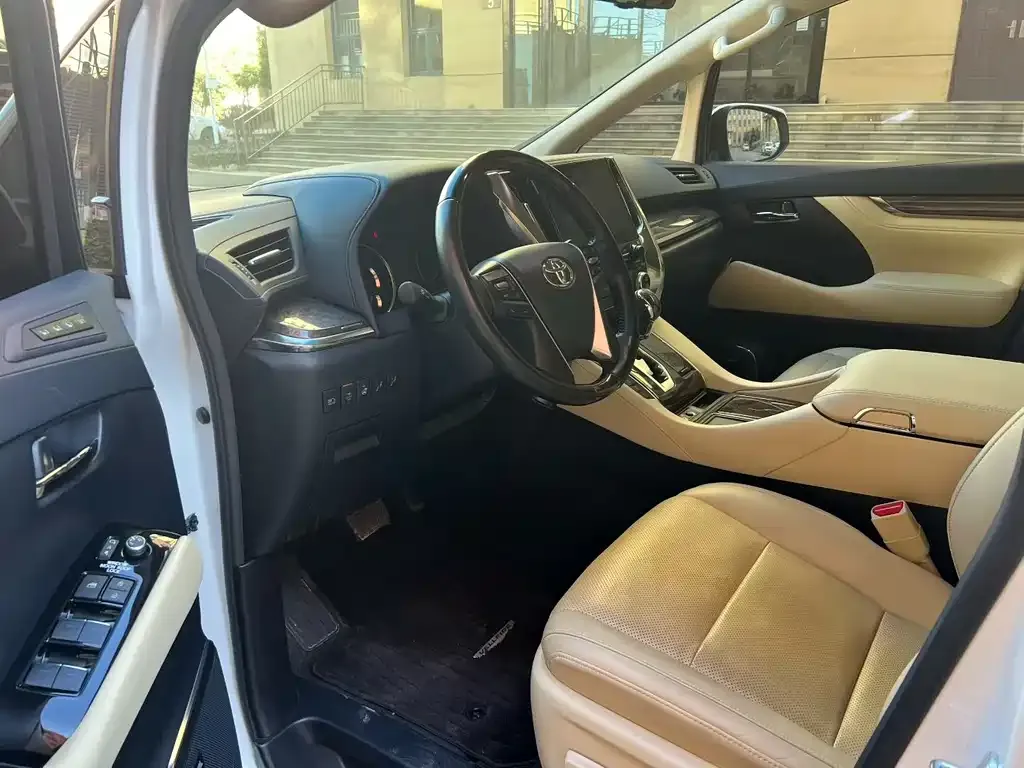 Toyota Vellfire — фото 4
