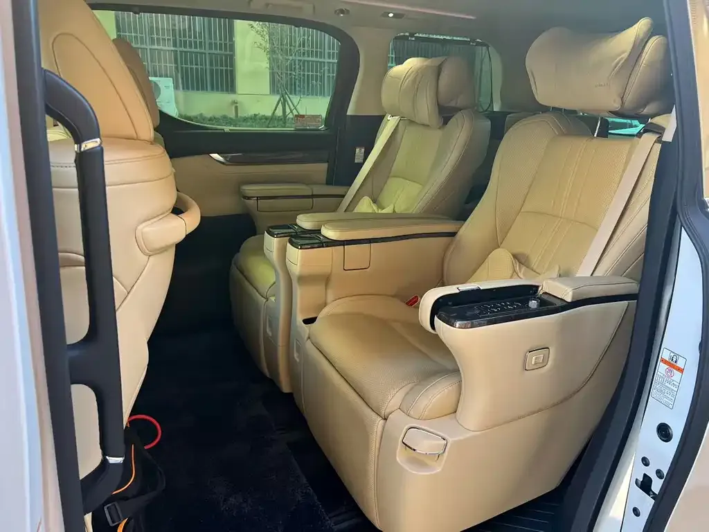 Toyota Vellfire — фото 2