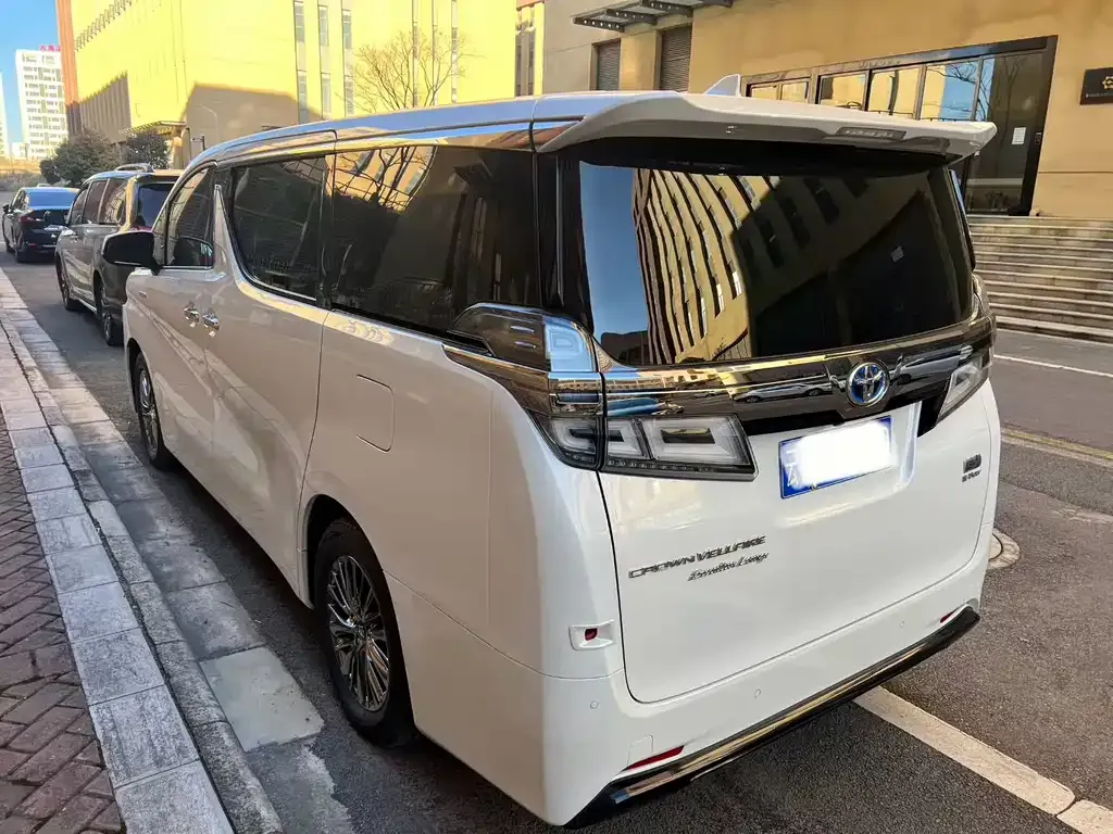 Toyota Vellfire — фото 5