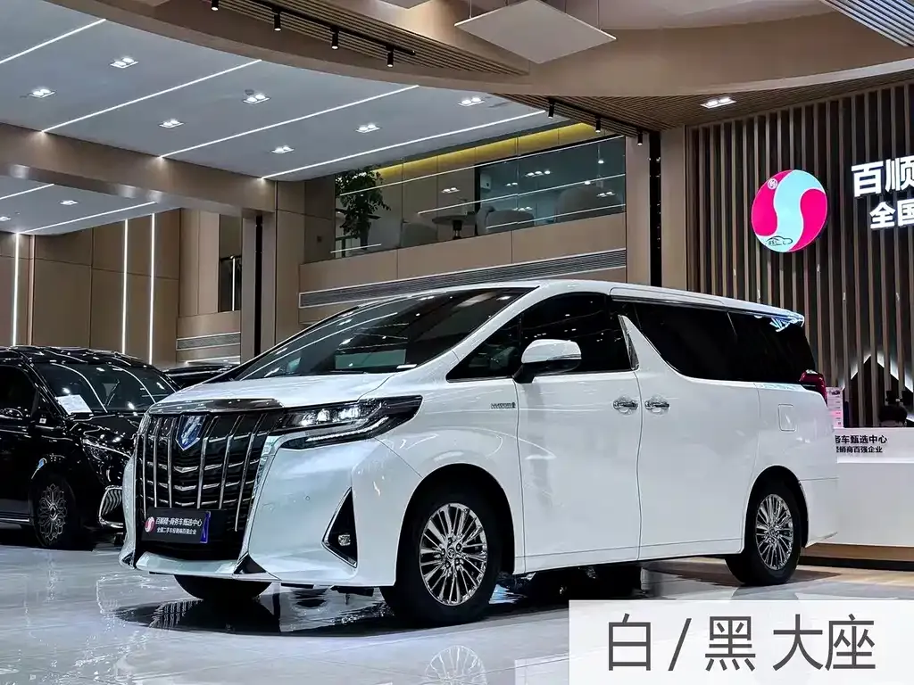 Toyota Alphard — фото 1