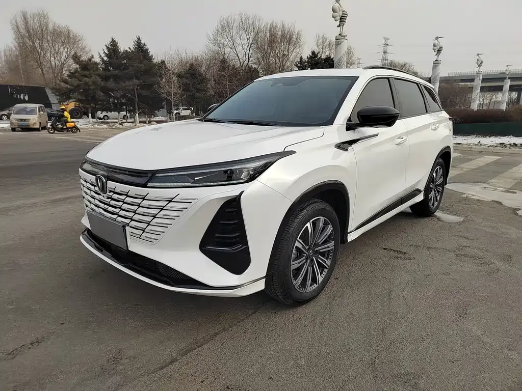 Changan CS75PLUS — фото 1