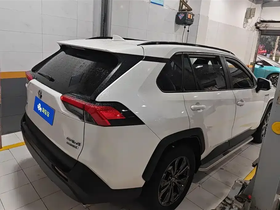 Toyota RAV4 — фото 10