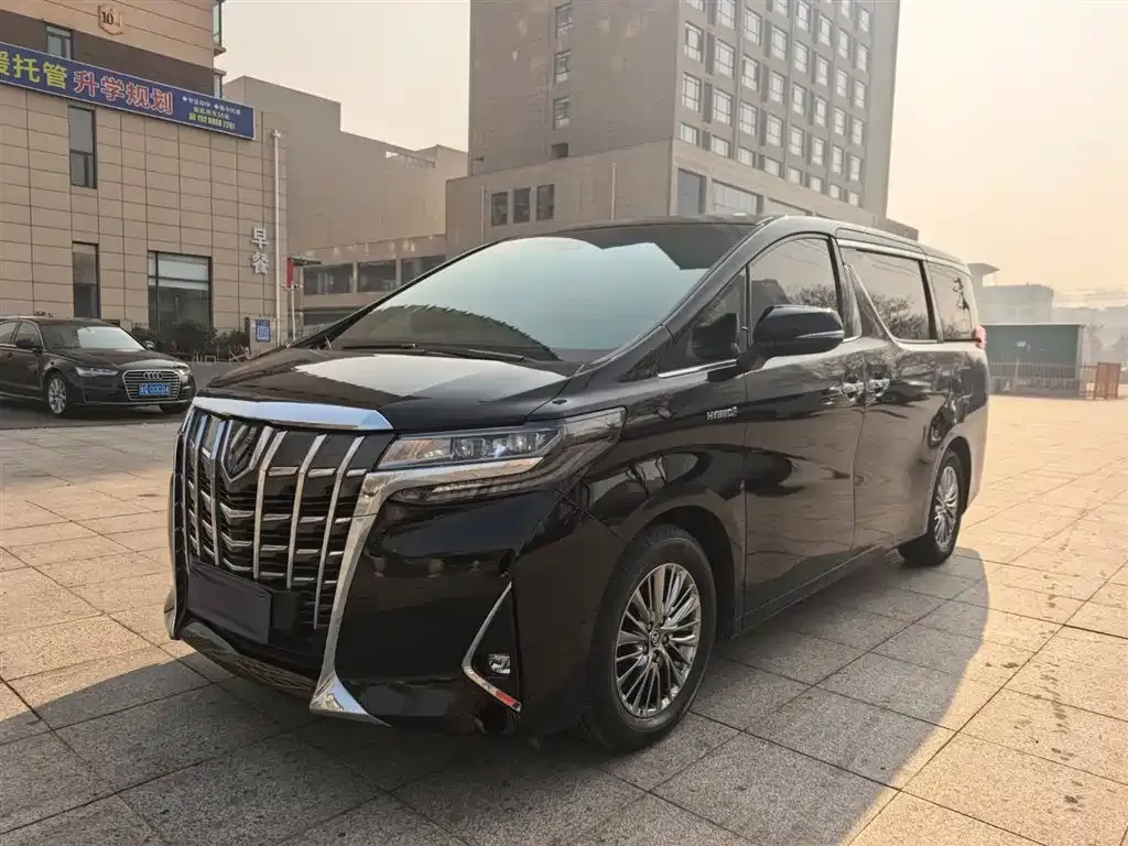 Toyota Alphard — фото 4