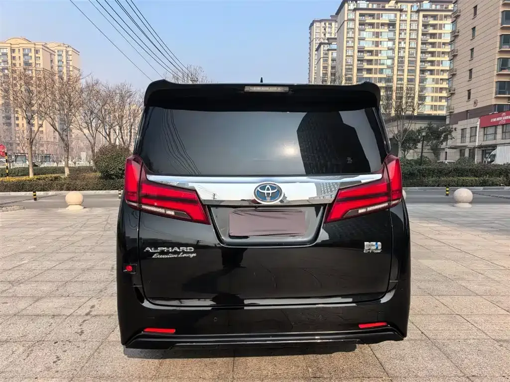 Toyota Alphard — фото 7