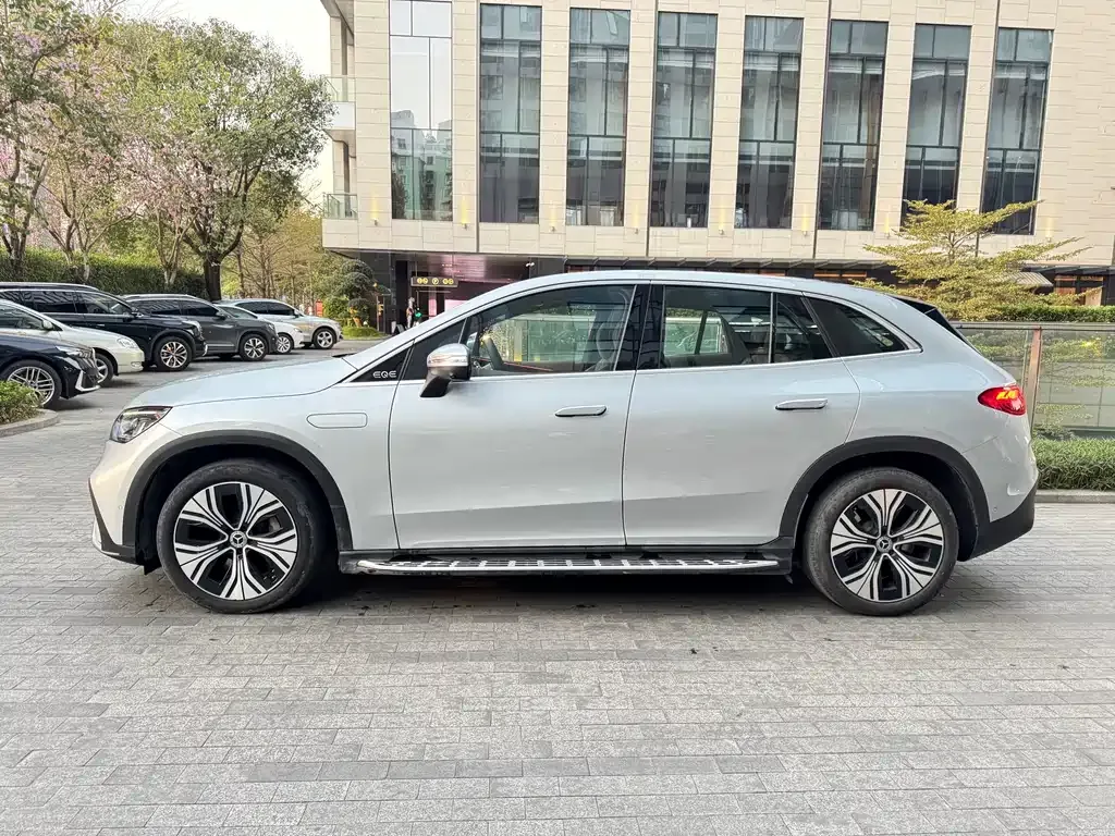 Mercedes-Benz EQE SUV — фото 3