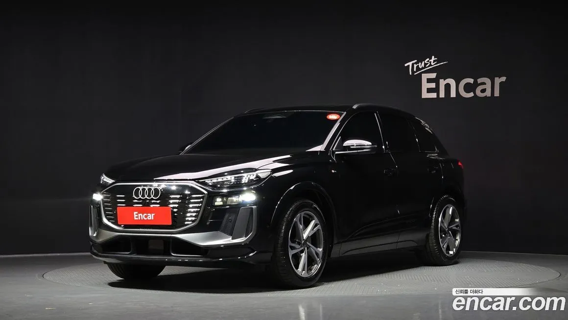 Audi Q6 e-tron — фото 1