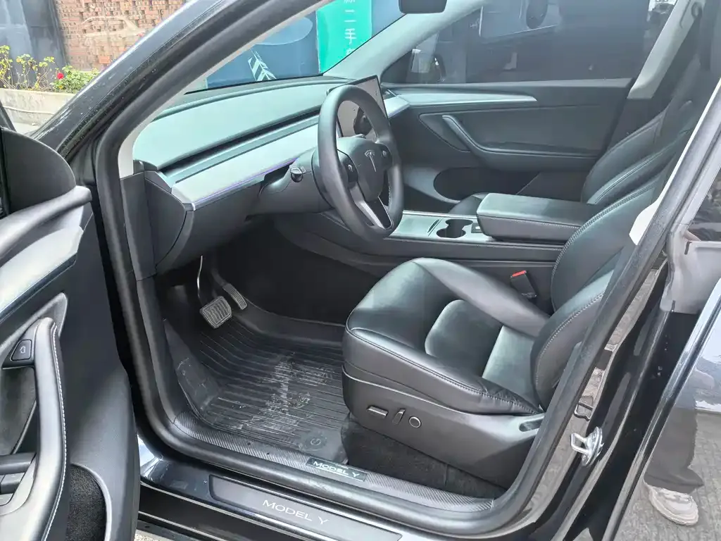 Tesla Model Y — фото 4