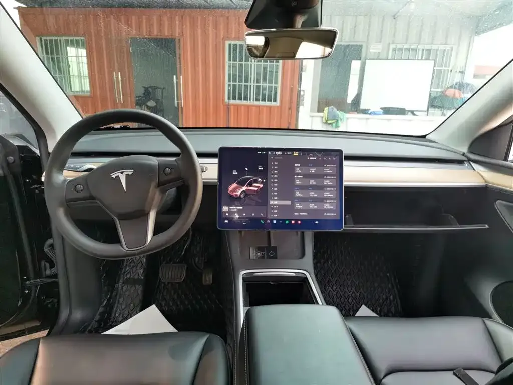 Tesla Model Y — фото 9