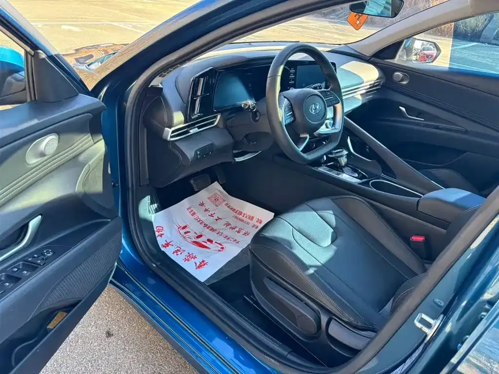 Hyundai Elantra — фото 2