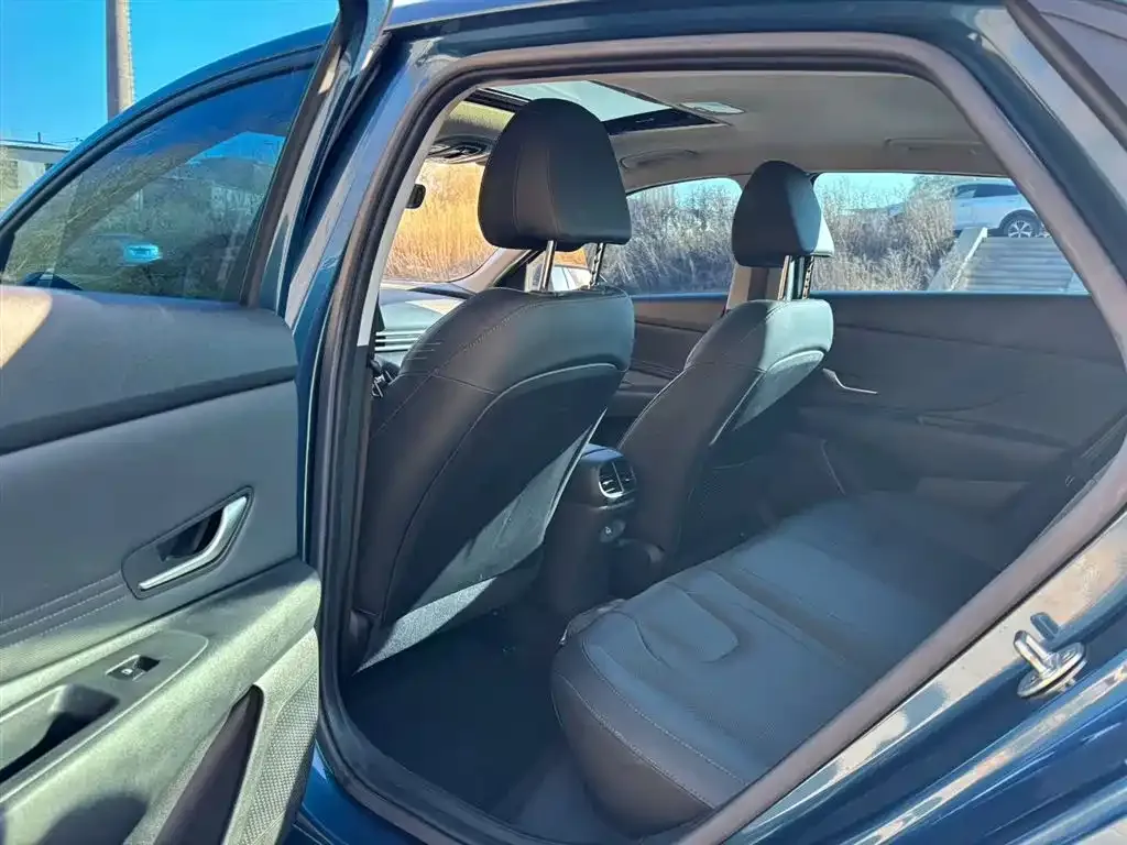 Hyundai Elantra — фото 3