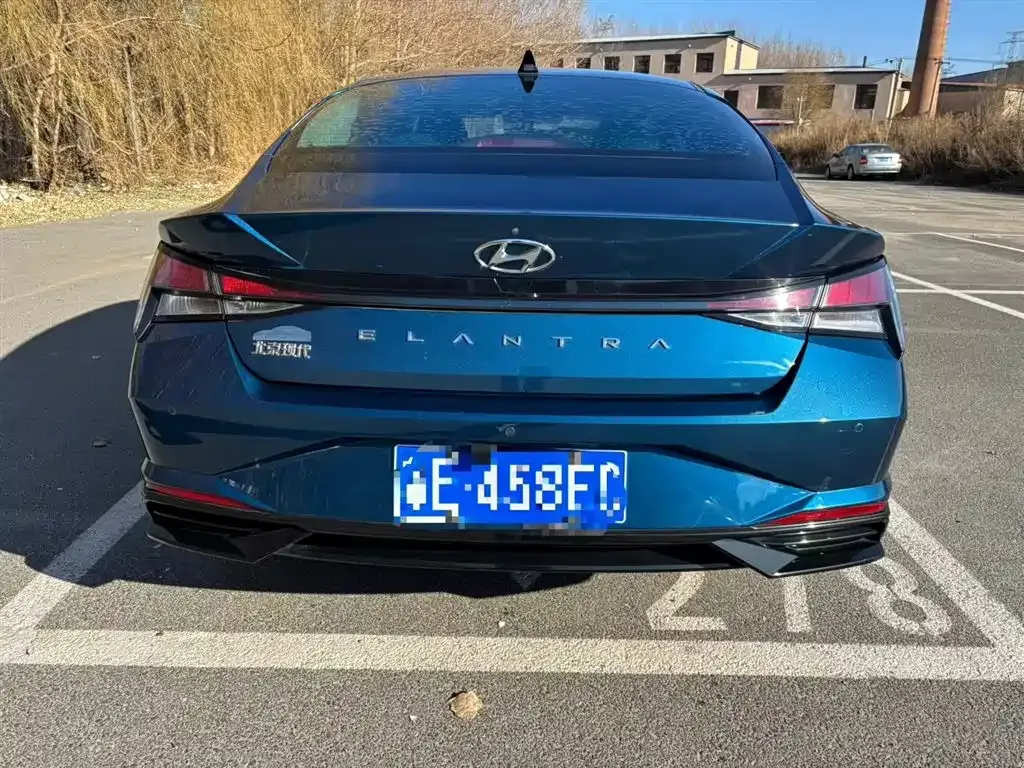Hyundai Elantra — фото 7