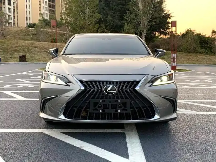 Lexus ES — фото 10