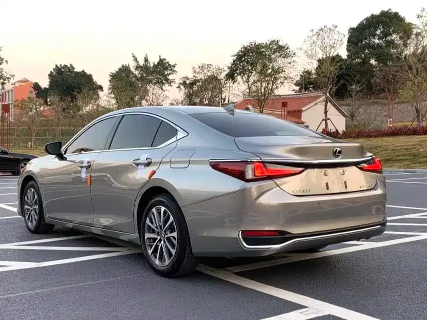 Lexus ES — фото 7
