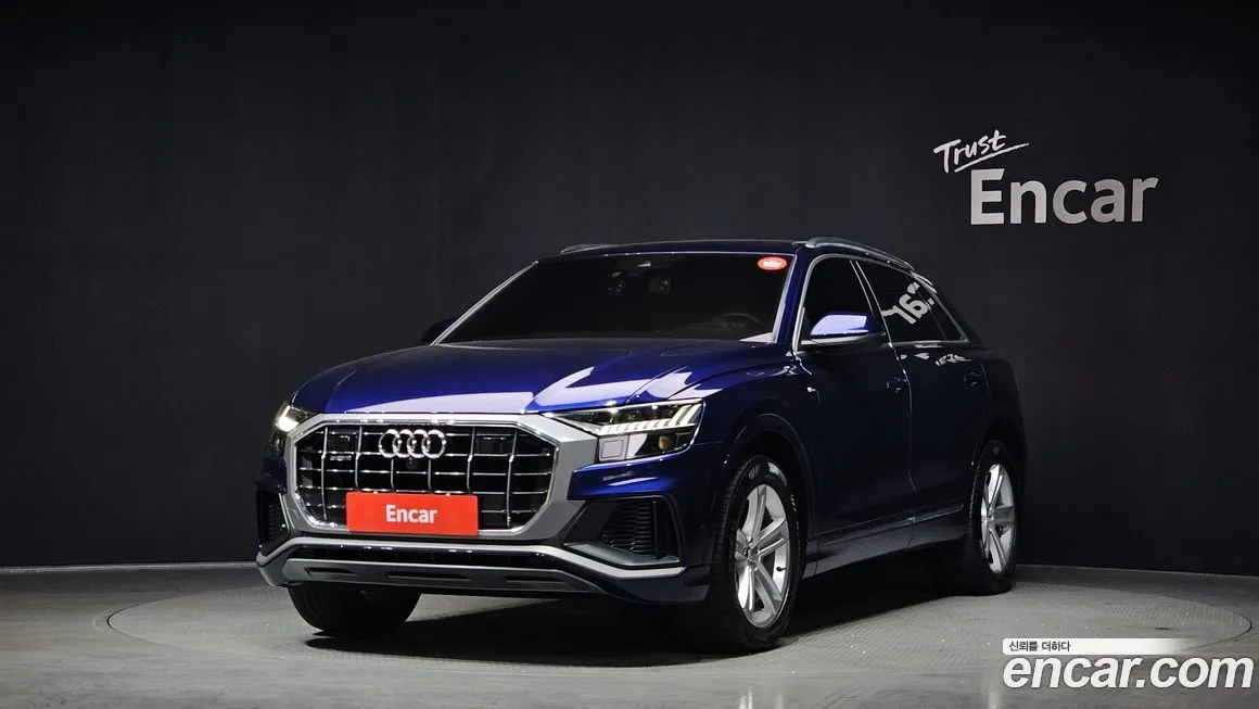Audi Q8 — фото 1