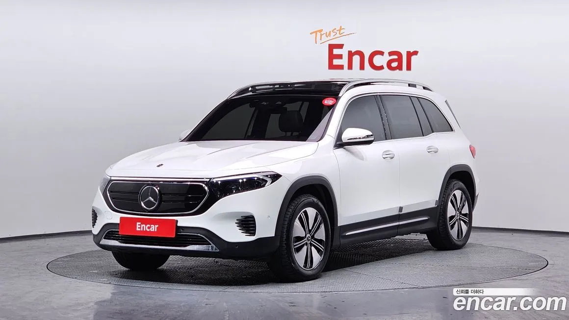 Mercedes-Benz EQB — фото 1