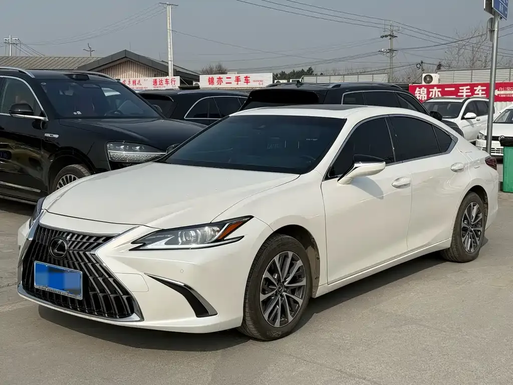 Lexus ES — фото 1