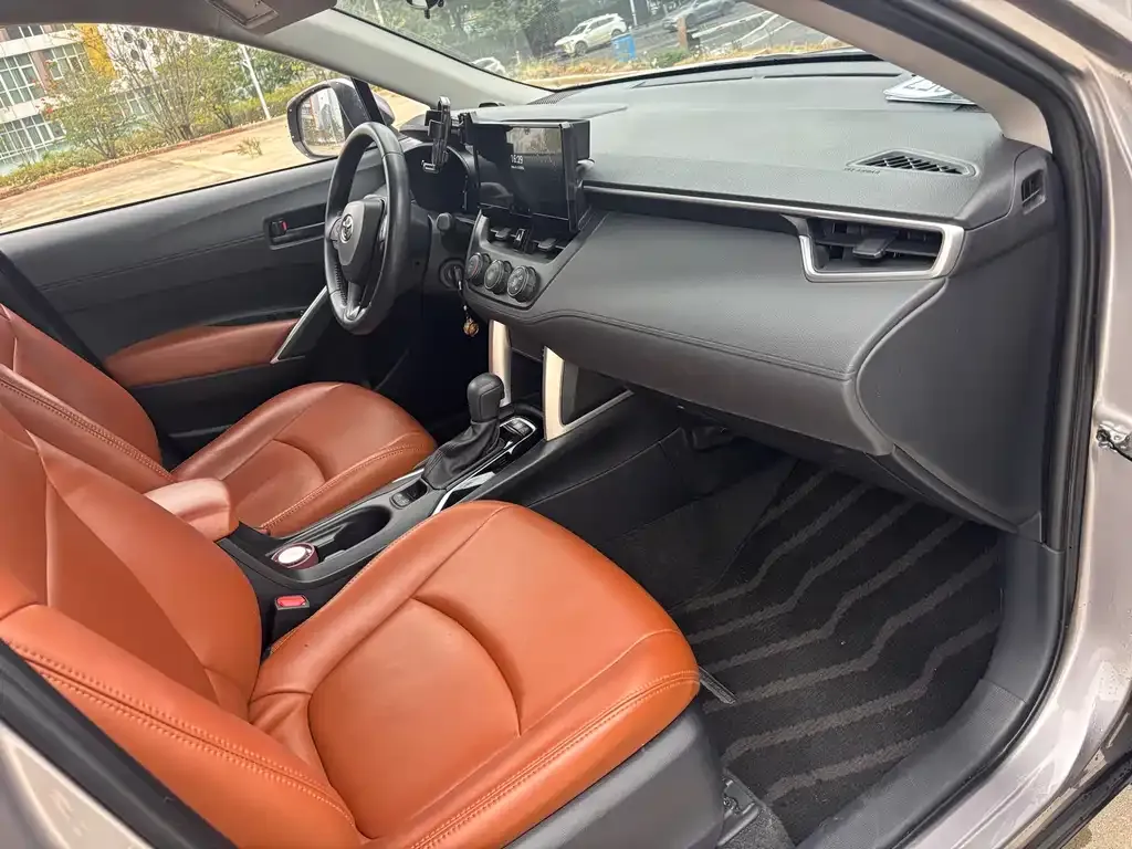 Toyota Corolla Cross — фото 2