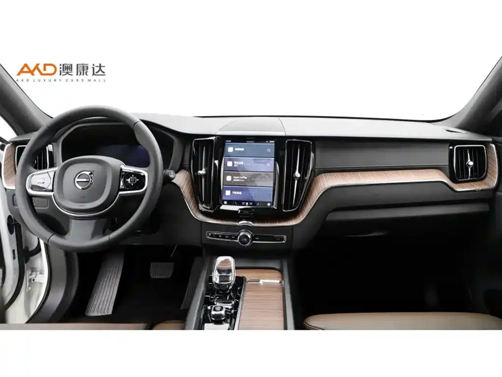 Volvo XC60 — фото 5
