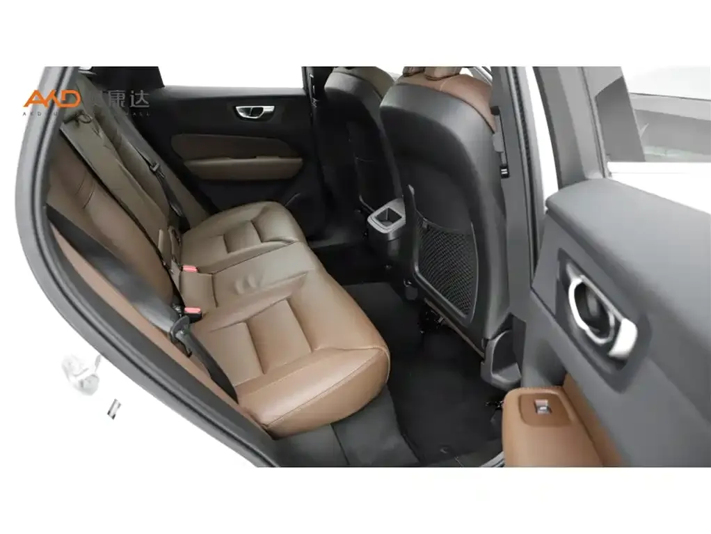 Volvo XC60 — фото 4