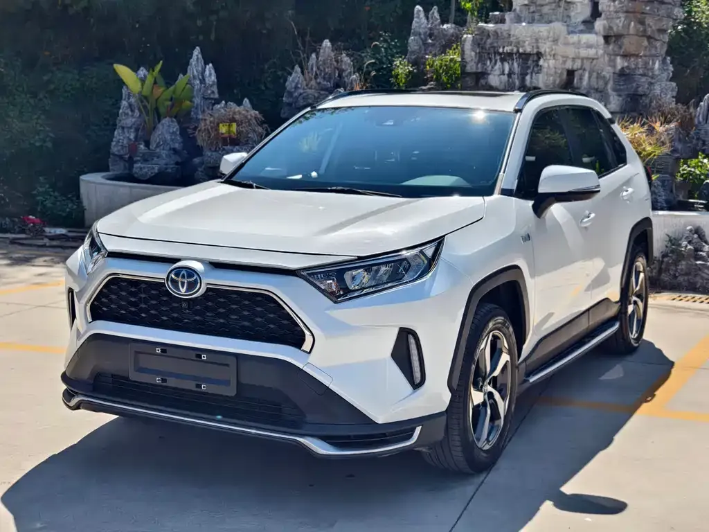 Toyota RAV4 Prime — фото 1